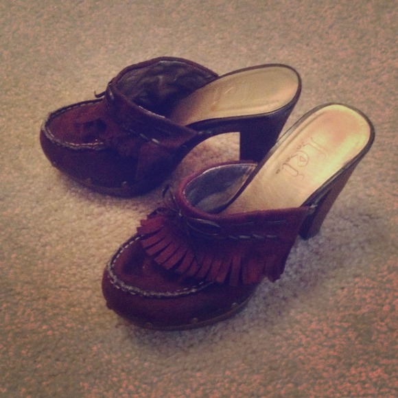 Clogs - Picture 1 of 2