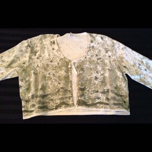 Mimi maternity floral sweater top.