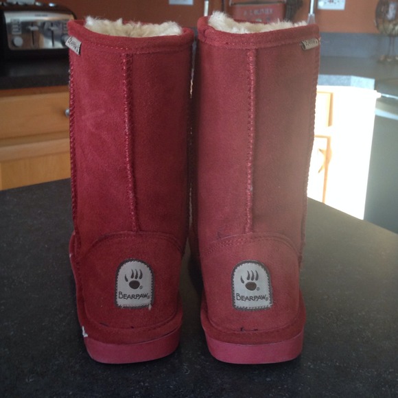 NEW size 7 Bearpaws