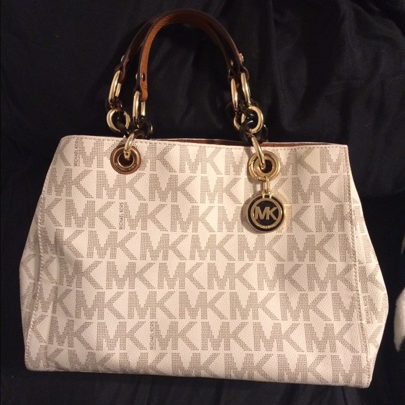 🚫SOLD SOLD🚫Michael Kors Cynthia Satchel