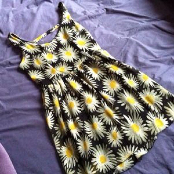 Sold💕Daisy jada dress - Picture 2 of 2