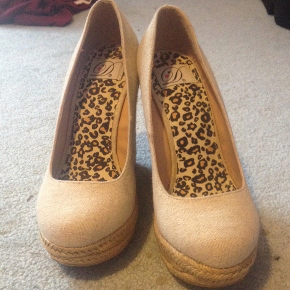 Tan wedges