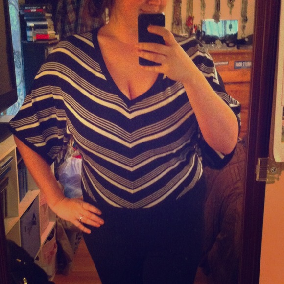✋❗️gone❗️✋ white stripe short sleeve batwing top