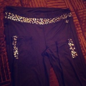 ❗️✋SOLD✋❗️Aero Black yoga leggings w cheetah print