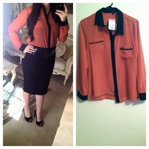 ❌SOLD❌Dark orange/Black button down blouse