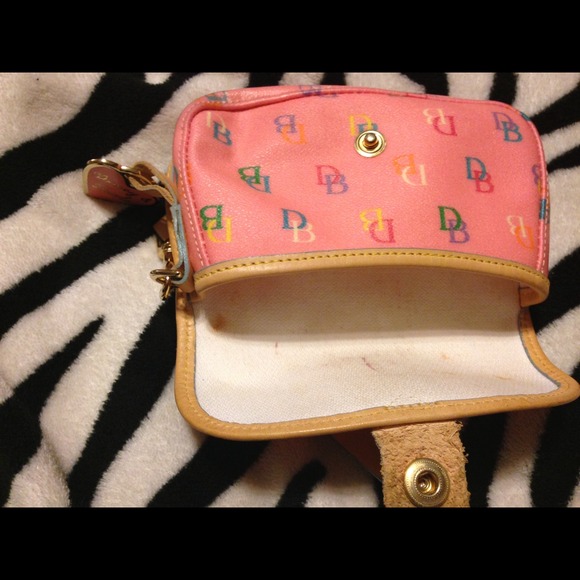 💯 Authentic Dooney & Burke Purse & accessories! - Picture 3 of 4