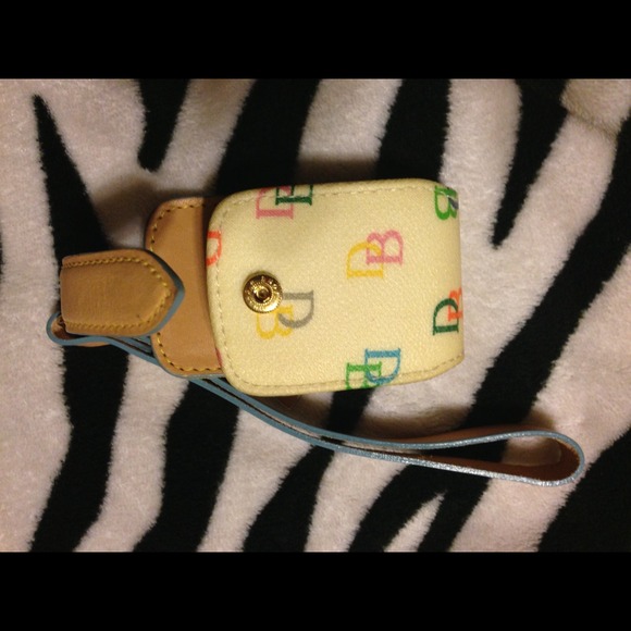 💯 Authentic Dooney & Burke Purse & accessories! - Picture 4 of 4