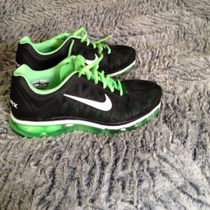 Nike running shoes ❤️SALE❤️