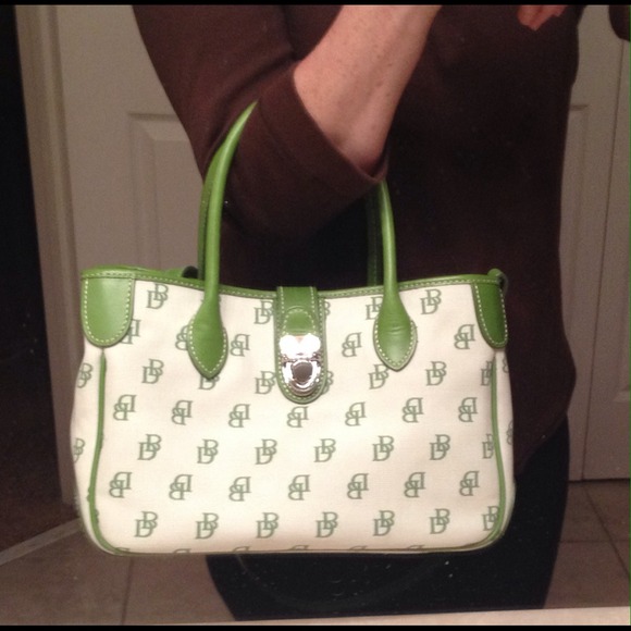 ✂️Price Cut ✂️ Dooney and Bourke Signature Handbag