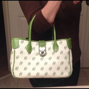 ✂️Price Cut ✂️ Dooney and Bourke Signature Handbag