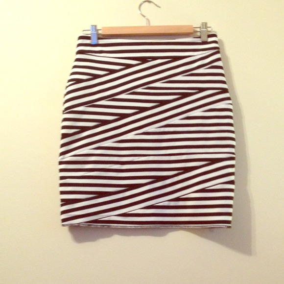 🔐🔐🔐BUNDLED Express Black & white panel skirt