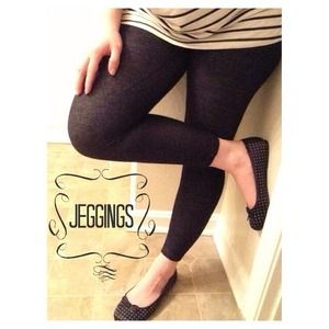 Stretchy Dark Blue Jeggings Juniors sz M (7-9)