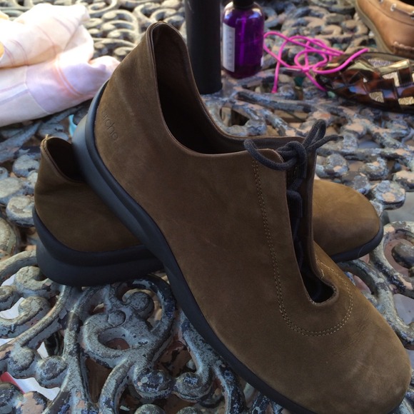 French Designer Earthy Green leather shoes - Picture 1 of 4