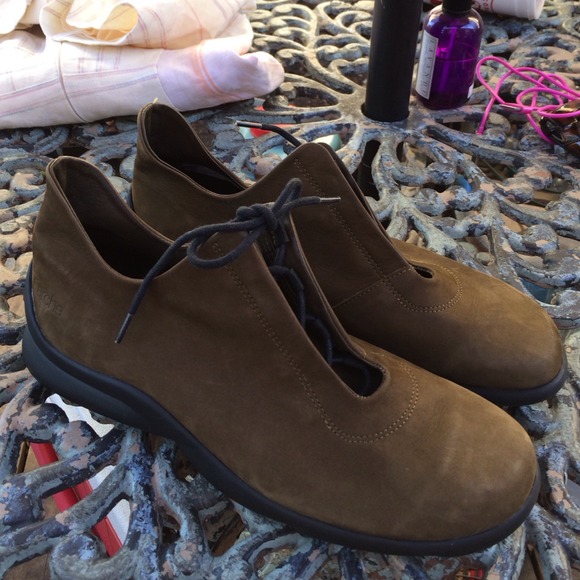 French Designer Earthy Green leather shoes - Picture 4 of 4