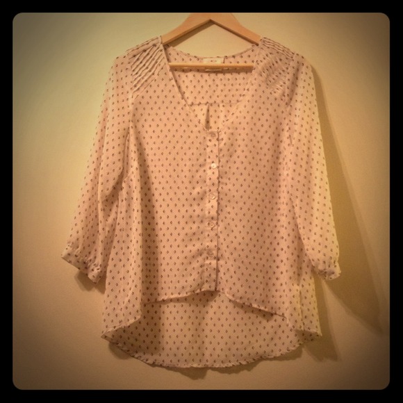 ✋✋✋SOLD ✋✋✋Sheer hi lo blouse