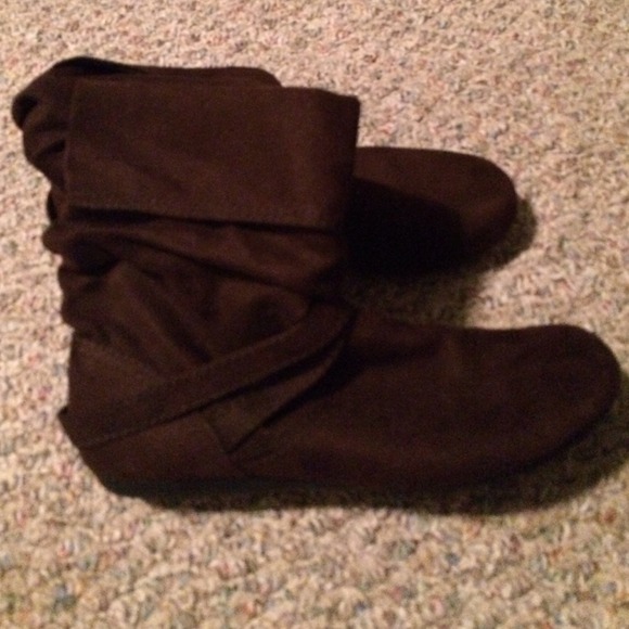 Boots - Picture 3 of 3