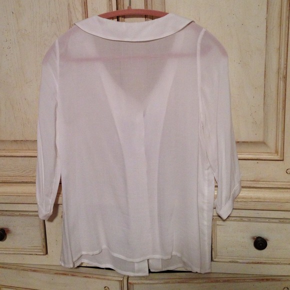 White blouse with tan bow - Picture 4 of 4