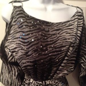 ✂️reduced✂️. Batwing zebra print Blouse