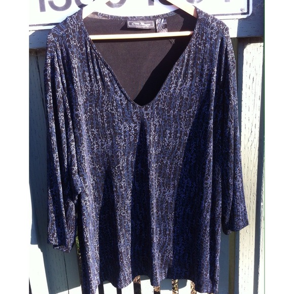 🌺Lightweight Top🌺 - Picture 1 of 2