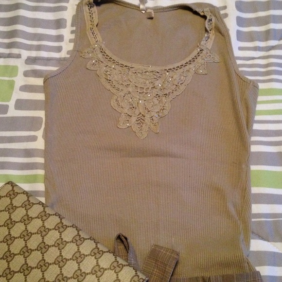 SOLD********Sleevless top - Picture 2 of 2