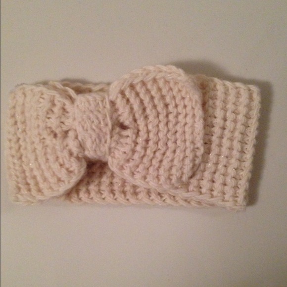 Knitted bow headband