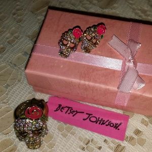 Skull earrings