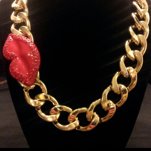 ♥♥SOLD!♥♥SALE! Chunky gold necklace