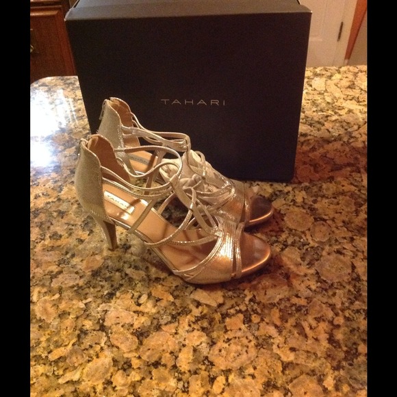 SOLD🎊🎊🎉🎊🎉🎉🎊🎉Tahari size 9