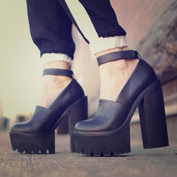 SOLD!!!! Jeffrey Campbell Scully Black Platform