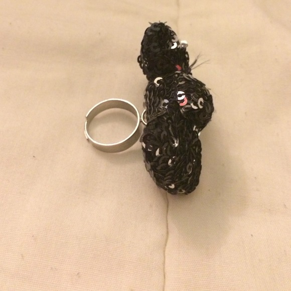 Ring - Picture 3 of 4