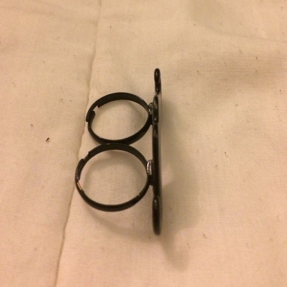 Ring - Picture 2 of 4