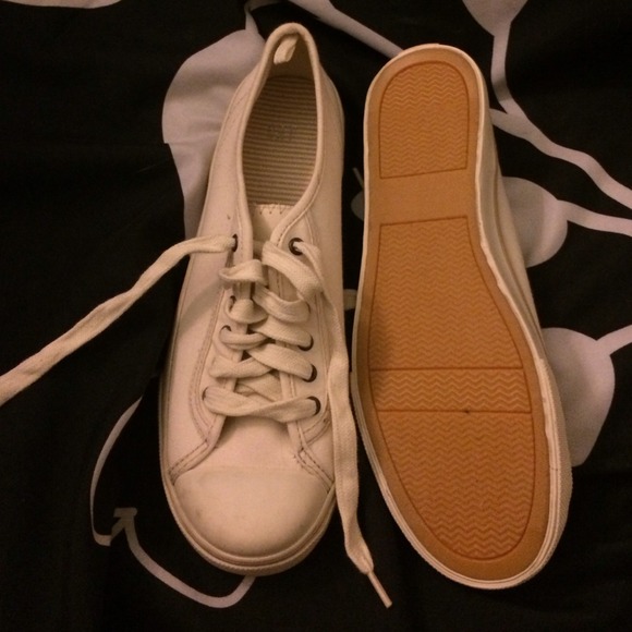 Sneakers - Picture 2 of 3