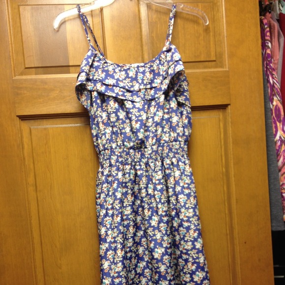 Dresses & Skirts - Floral pattern dress