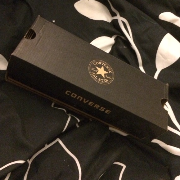 Sneakers - Picture 4 of 4