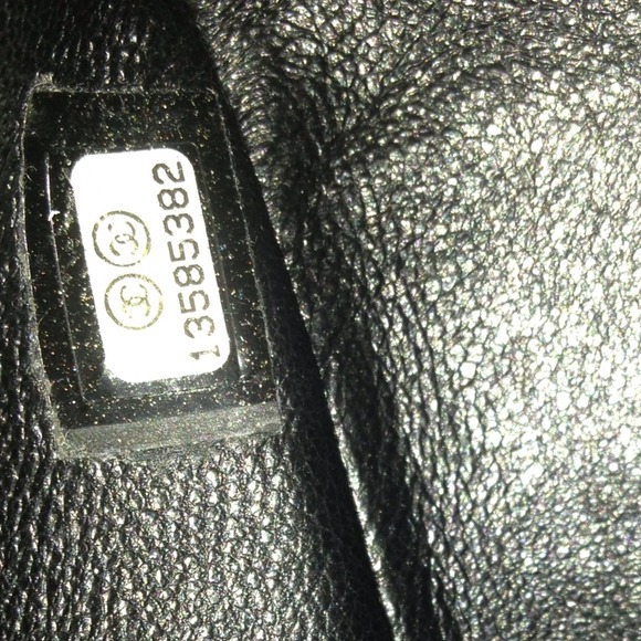 SOLD!!!Authentic CHANEL JUMBO/ Black interior - Picture 4 of 4