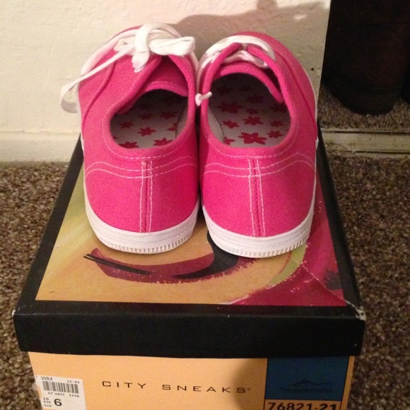Pink shoes - Picture 2 of 3