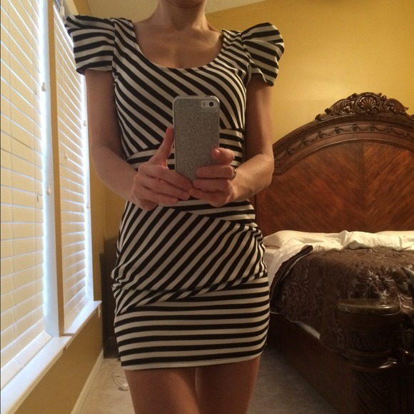 Dress - Picture 3 of 3