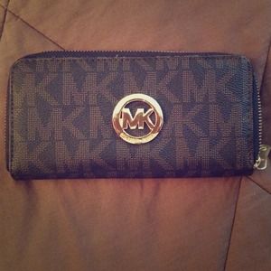 Nwot MK continental wallet