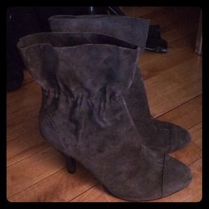 Nine West gray suede boots size 7