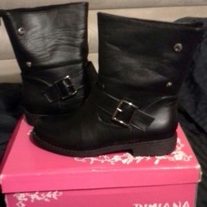 BRAND NEW BLACK BOOTS