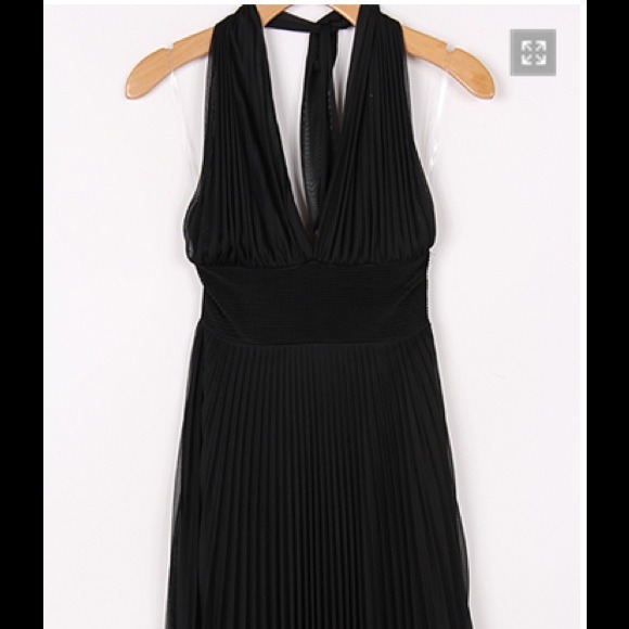 "Marilyn" dress 😍😍 $20 bundle add on item 💋💋 - Picture 2 of 4