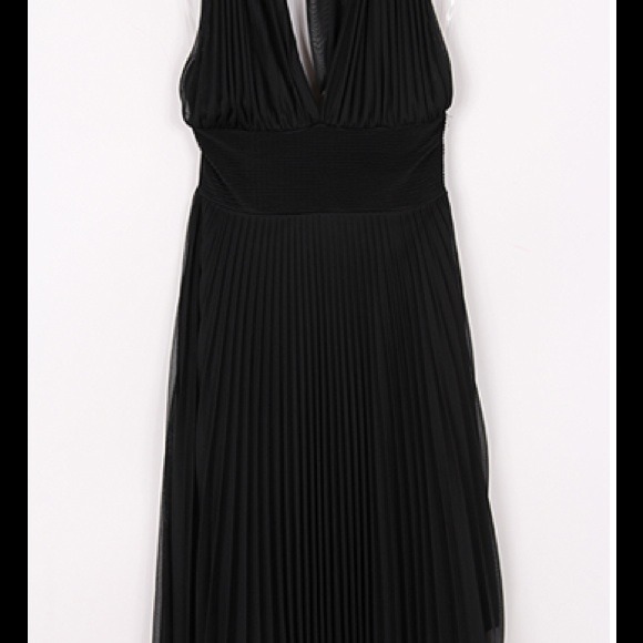 "Marilyn" dress 😍😍 $20 bundle add on item 💋💋 - Picture 3 of 4