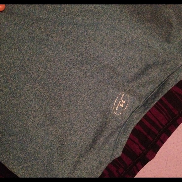 Under Armour Cold Gear top EUC size medium NWOT - Picture 3 of 3