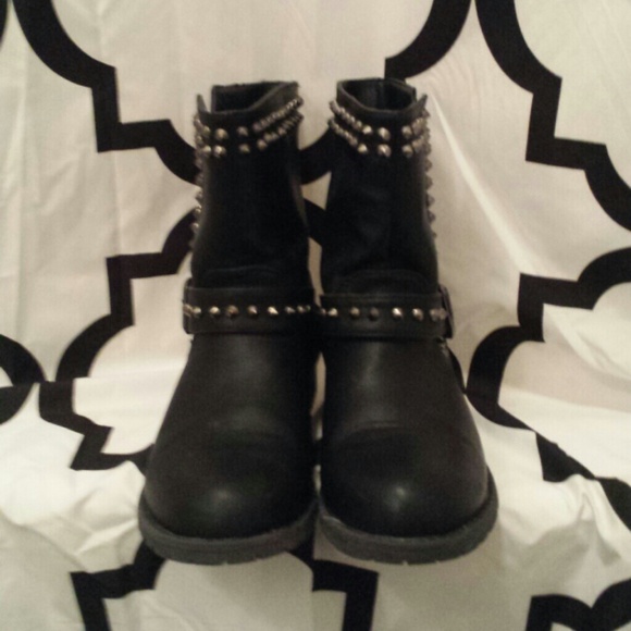 Boots - Picture 2 of 3
