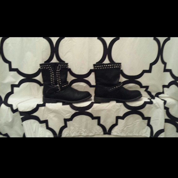 Boots - Picture 3 of 3