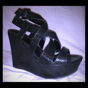 Express black wedges