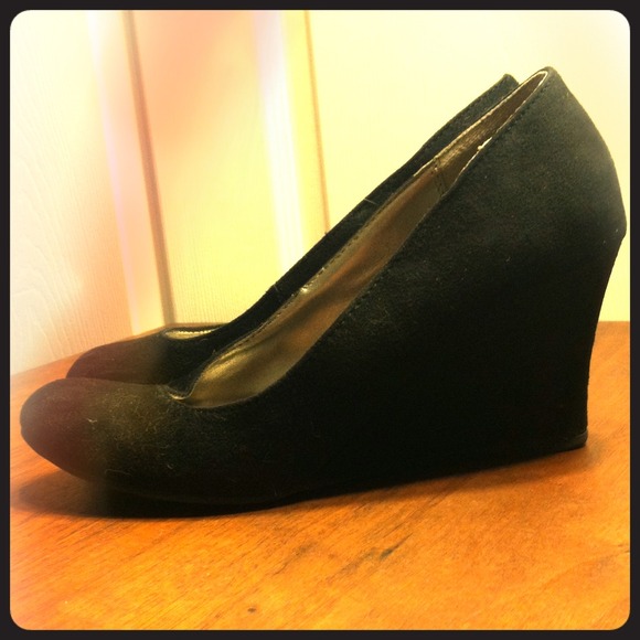 Dexter Black Suede Wedges
