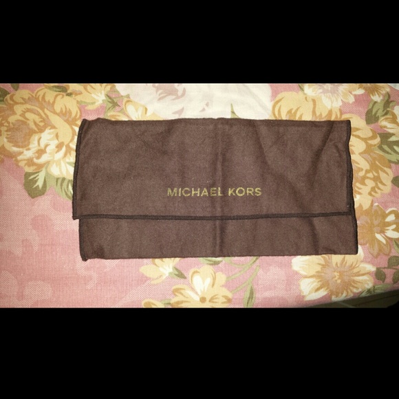 Micheal Kors pouche