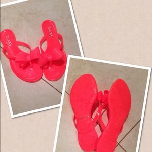 Neon pink big bow jelly sandals!