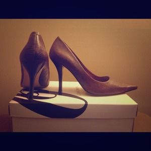 Brown Nine west snakeskin pumps